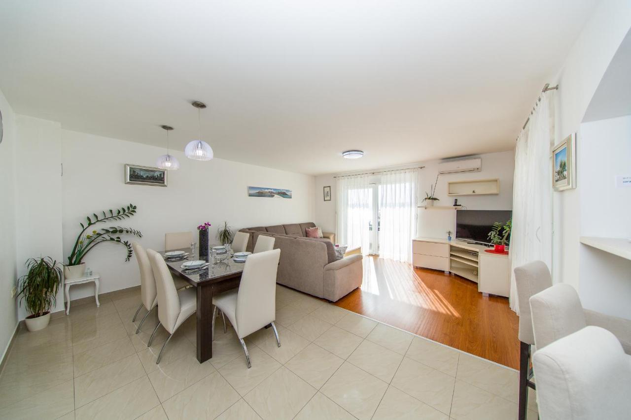 Apartment Luni ล็อควา โรโกซนิตซา ภายนอก รูปภาพ