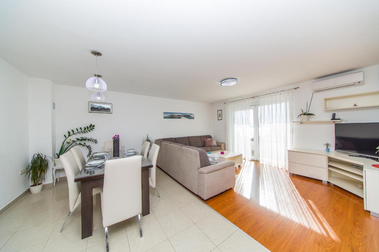 Apartment Luni ล็อควา โรโกซนิตซา ภายนอก รูปภาพ