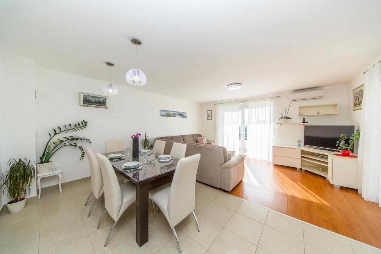 Apartment Luni ล็อควา โรโกซนิตซา ภายนอก รูปภาพ